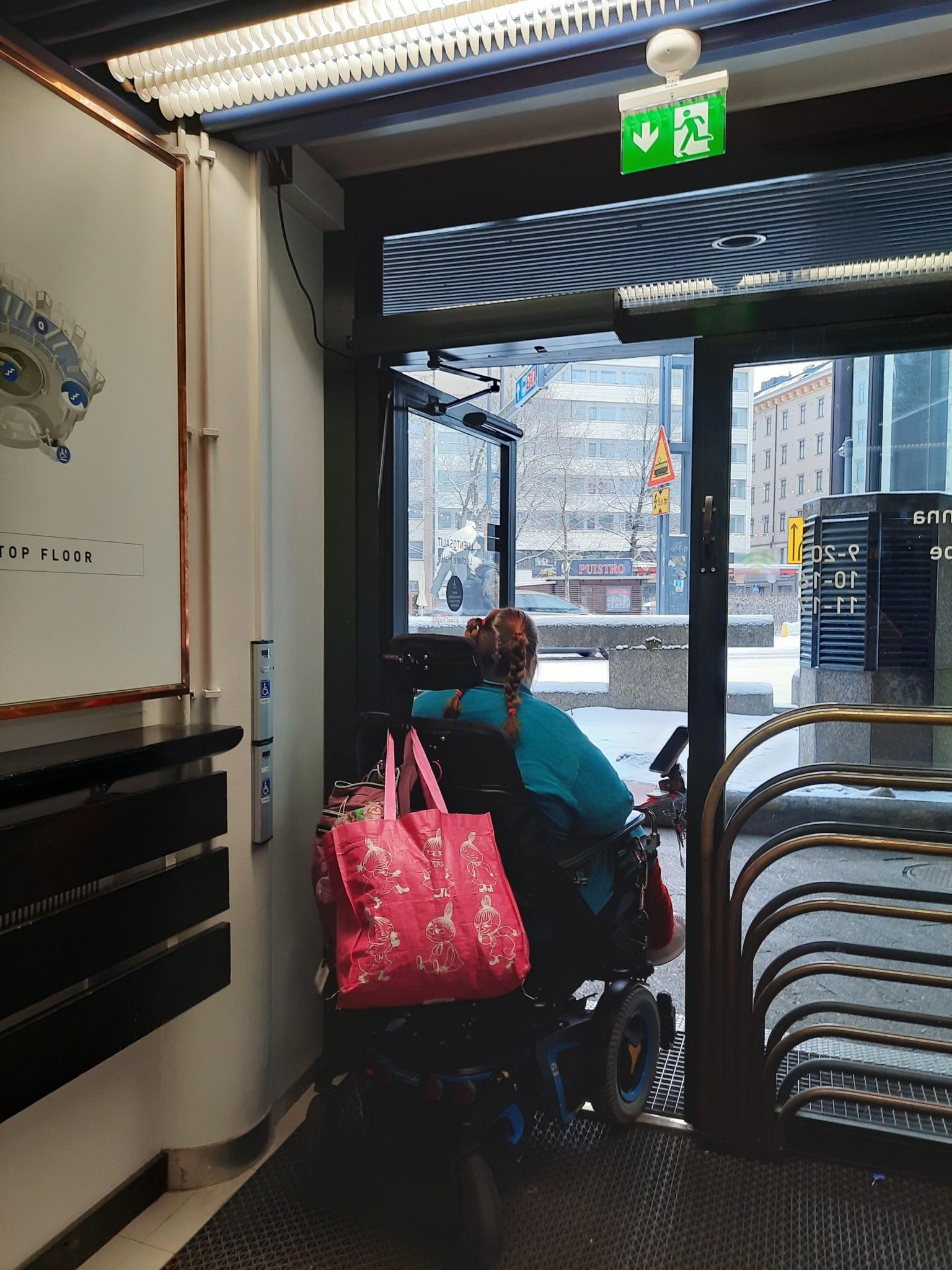 Kokemustoimija Metson ovella.