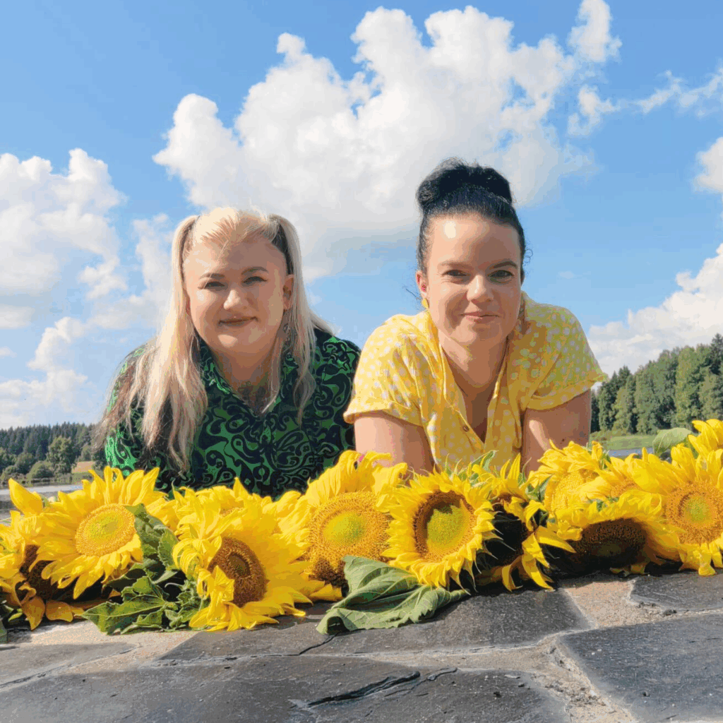 Jenni Savolainen ja Johanna Kainulainen.